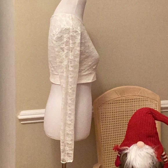 CWClassics all over lace crop top with long sleeves - Picture 4 of 10